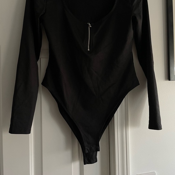 H&M bodysuit - Picture 3 of 3